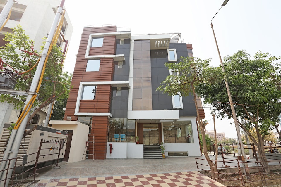 Capital O 36733 Hotel Surya Grand, Gomti Nagar Lucknow, Lucknow