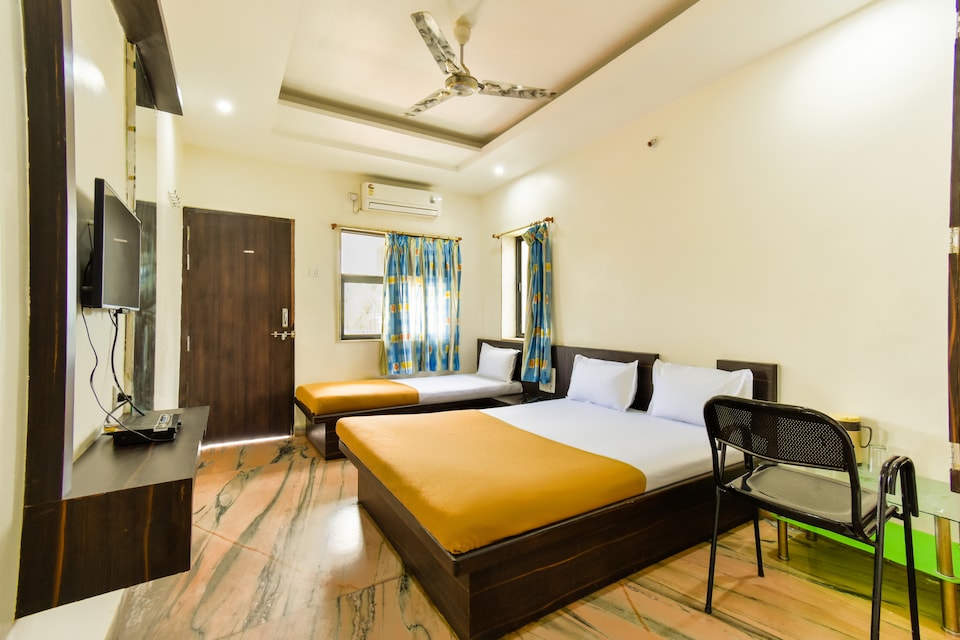OYO 36739 Hotel Raj, Shirdi, Shirdi