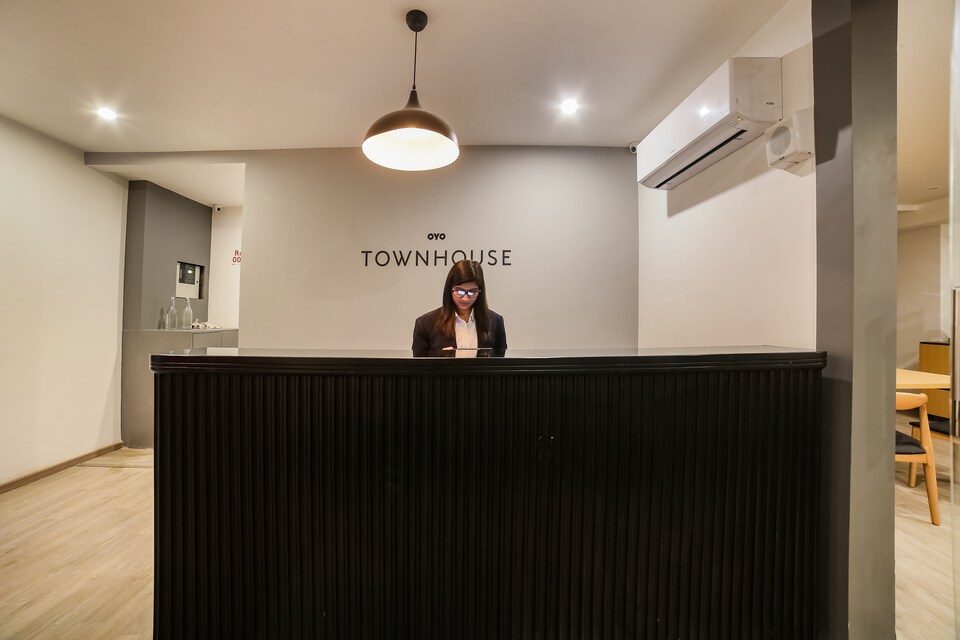 OYO Townhouse 185 Sector 27, Golf Course Road, Gurgaon