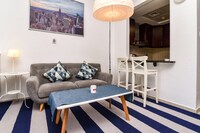 OYO Home 173 Studio Discovery Gardens