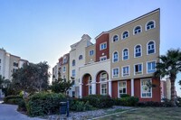 OYO Home 173 Studio Discovery Gardens