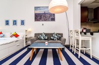 OYO Home 173 Studio Discovery Gardens