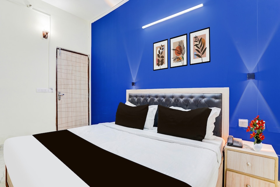 Super Collection O West Vinod Nagar Metro Station Formerly Royal Inn, Anand Vihar Delhi, Delhi