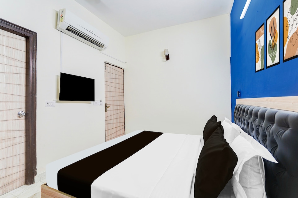 Super Collection O West Vinod Nagar Metro Station Formerly Royal Inn, Anand Vihar Delhi, Delhi