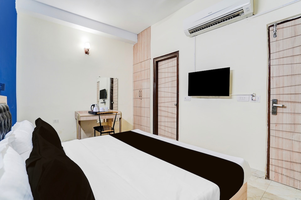 Super Collection O West Vinod Nagar Metro Station Formerly Royal Inn, Anand Vihar Delhi, Delhi