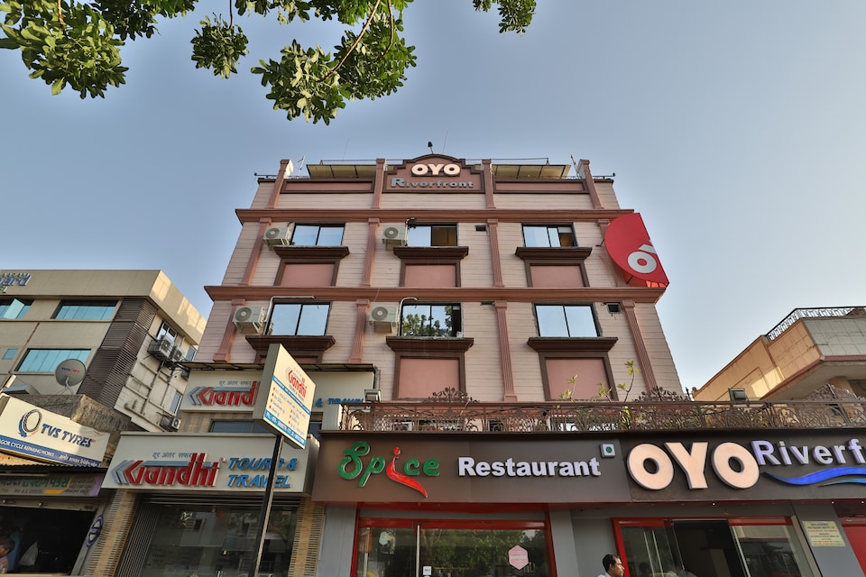 OYO Flagship 36844 Riverfront, Ashram Road Ahmedabad, Ahmedabad