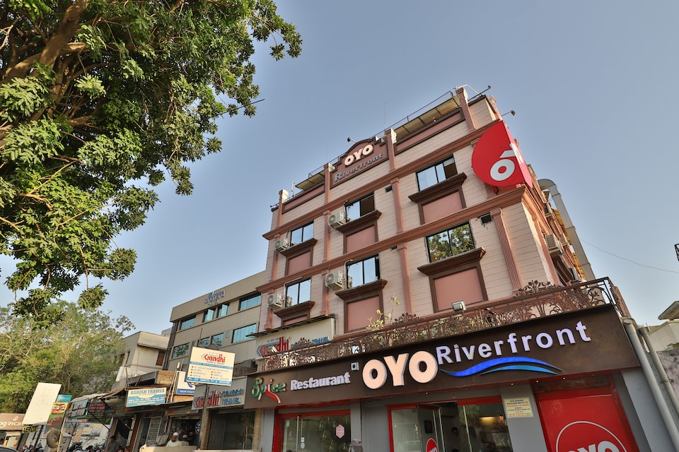 OYO Flagship 36844 Riverfront, Ashram Road Ahmedabad, Ahmedabad