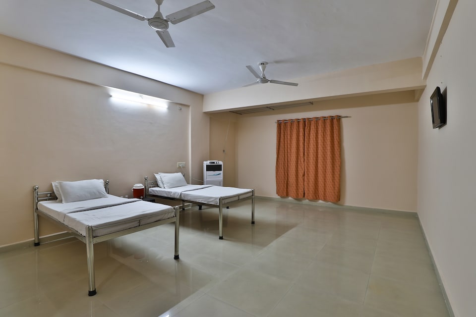 SPOT ON 36856 Hotel Aeron, Railway Station Ankleshwar, Ankleshwar