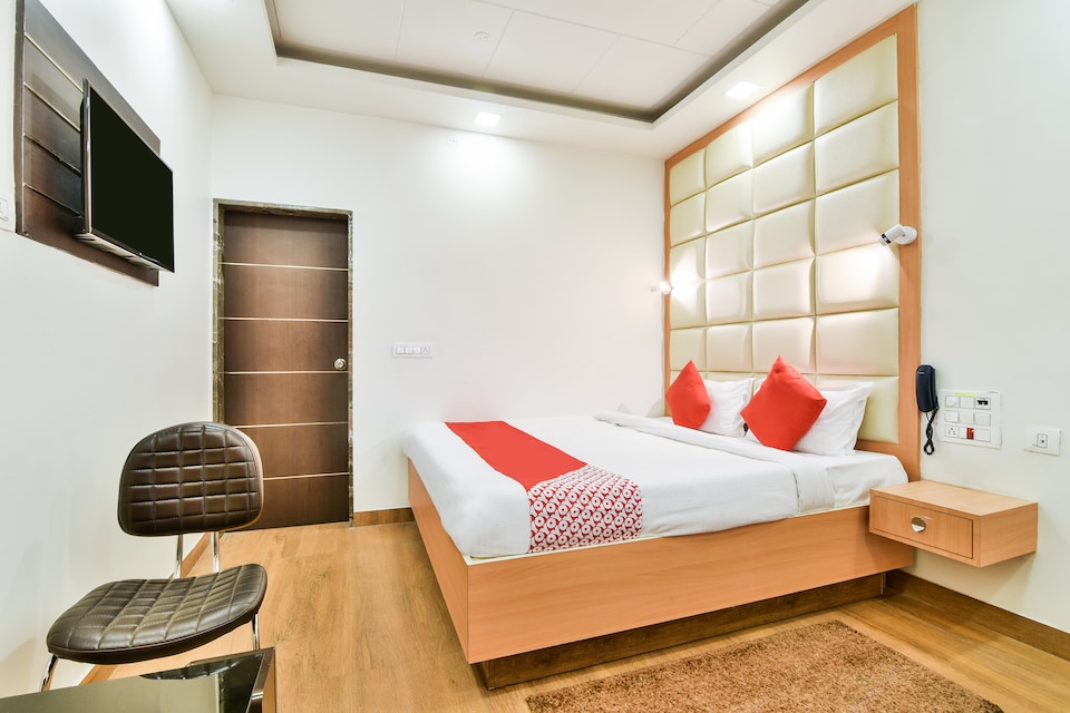 OYO 36861 Crown Inn, Golghar, Gorakhpur