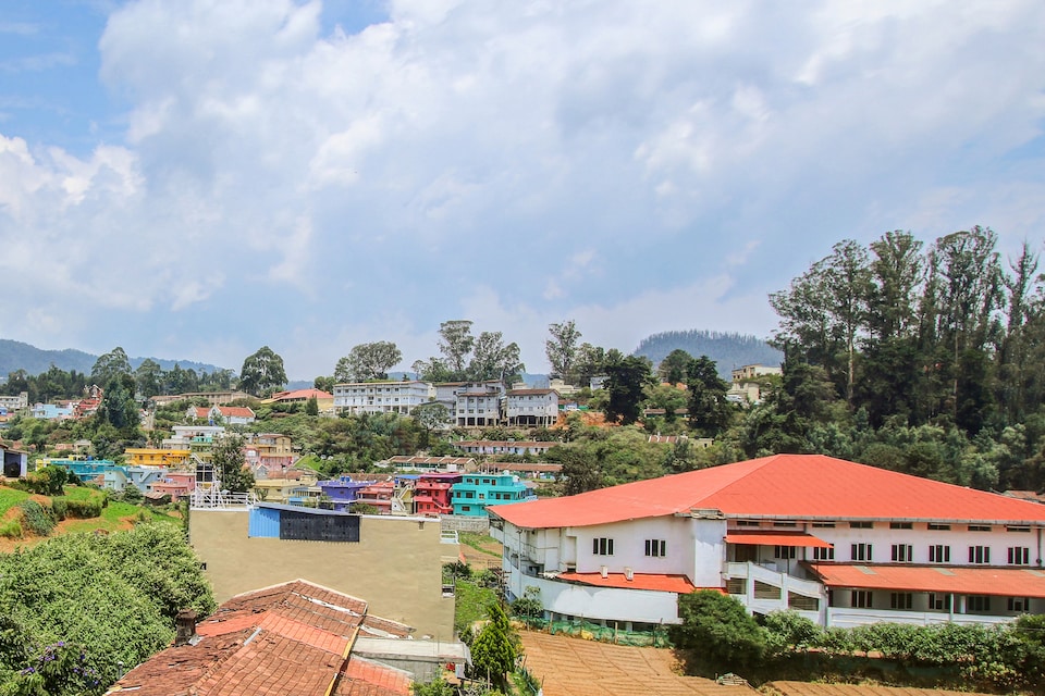 OYO Home 36864 Cozy Home Stay Ooty Lake, Charing Cross Ooty, Ooty