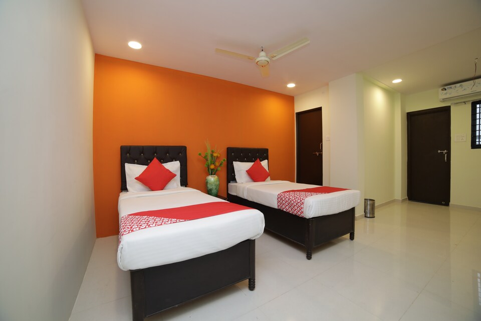 OYO 36866 Carnival Inn, Airport Wardha Road, Nagpur