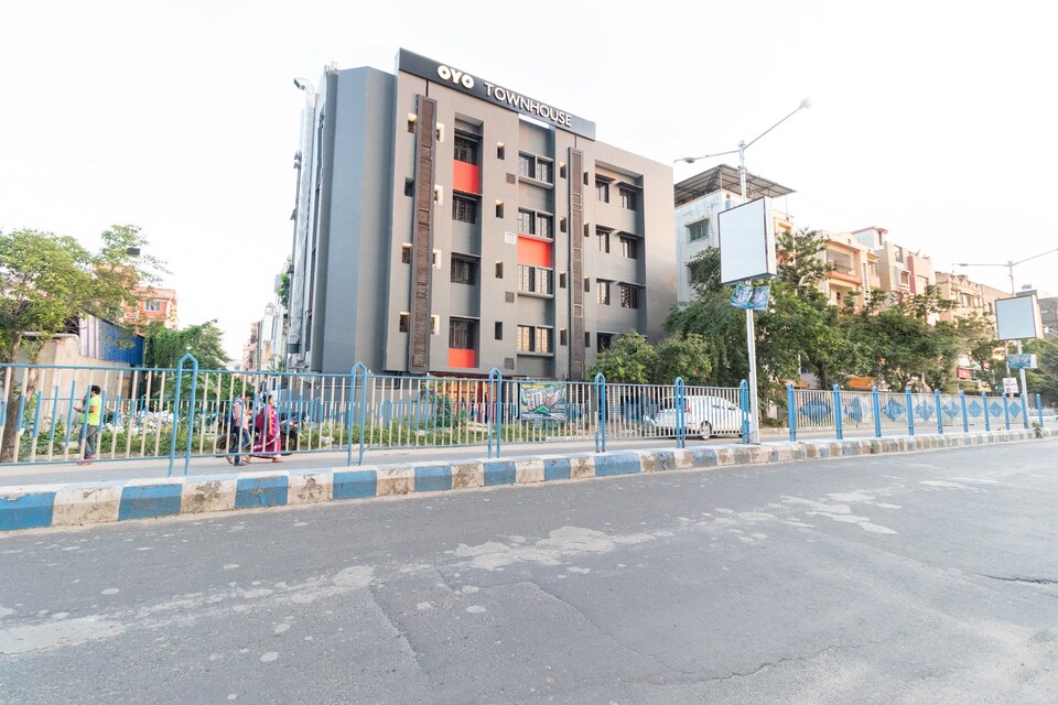 OYO Townhouse 137 Mukundapur, Ruby Hospital Kolkata, Kolkata