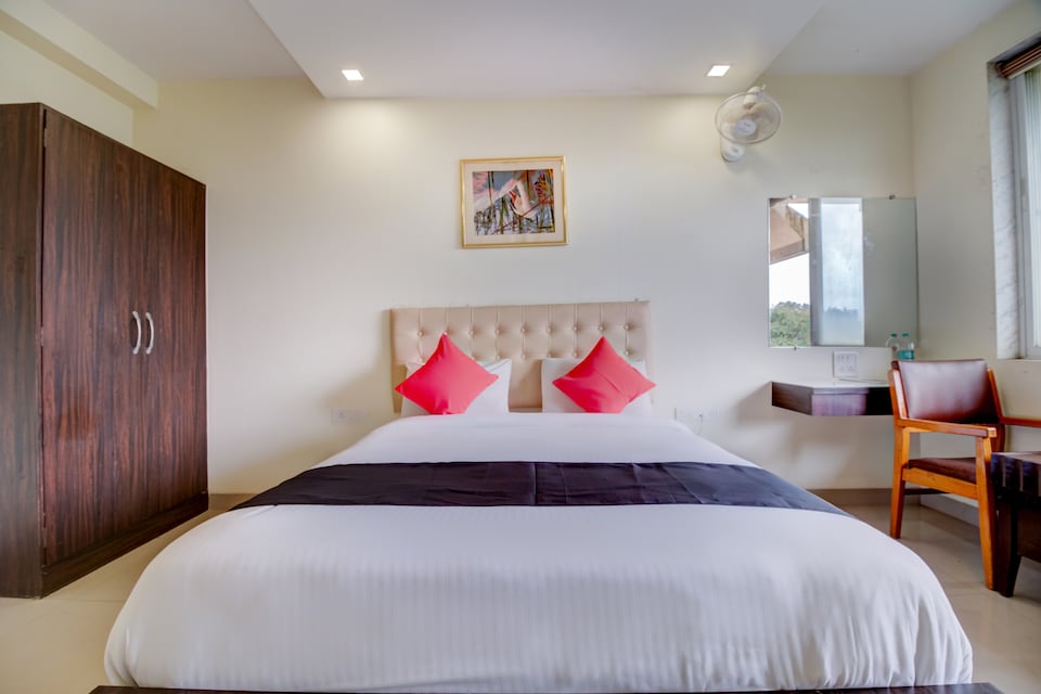 Capital O 36875 Hotel Saheb, Mumbai Thane-Mulund-Bhandup, Mumbai