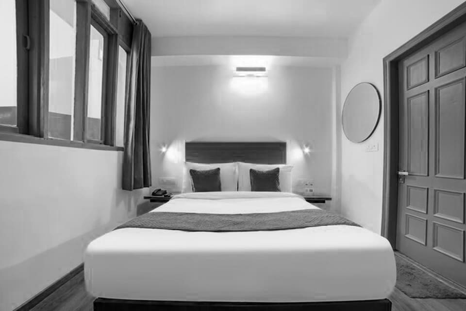 OYO Townhouse 129 Sector 30, Golf Course Road, Gurgaon