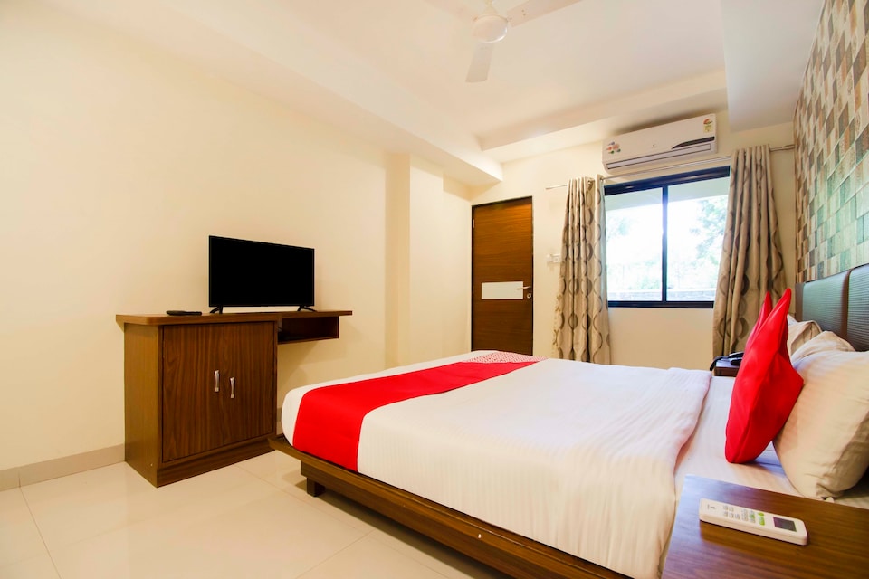 Flagship 36881 Hotel Lion's Den, Lonavala, Lonavala