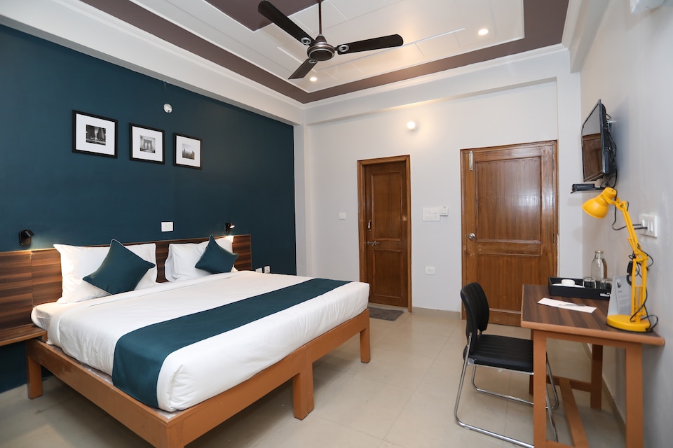 OYO SilverKey 36883 Greater Noida, Greater Noida, Noida