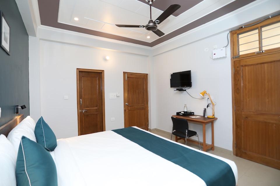 OYO SilverKey 36883 Greater Noida, Greater Noida, Noida