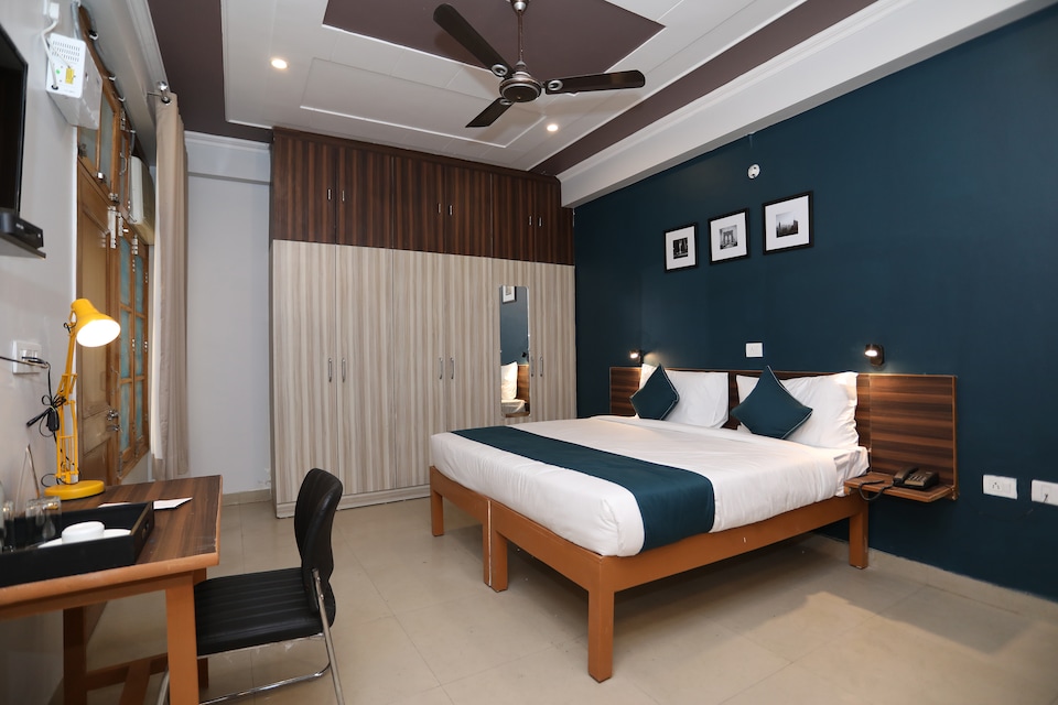 OYO SilverKey 36883 Greater Noida, Greater Noida, Noida