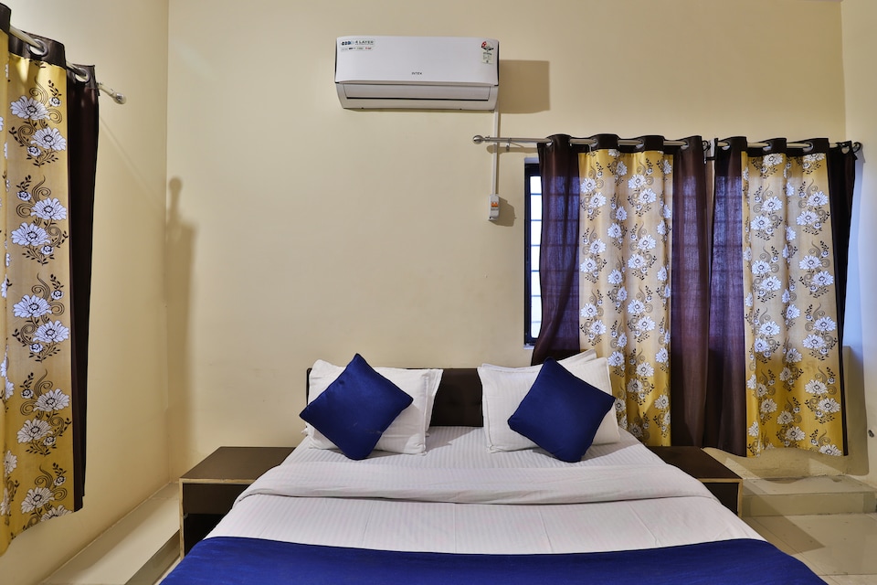 SPOT ON 36900 Hotel Kdm, Imitation Market Rajkot, Rajkot