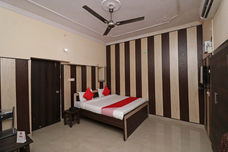 OYO 36909 New Hotel Rajdhani Guest House, Hazratganj Lucknow, Lucknow