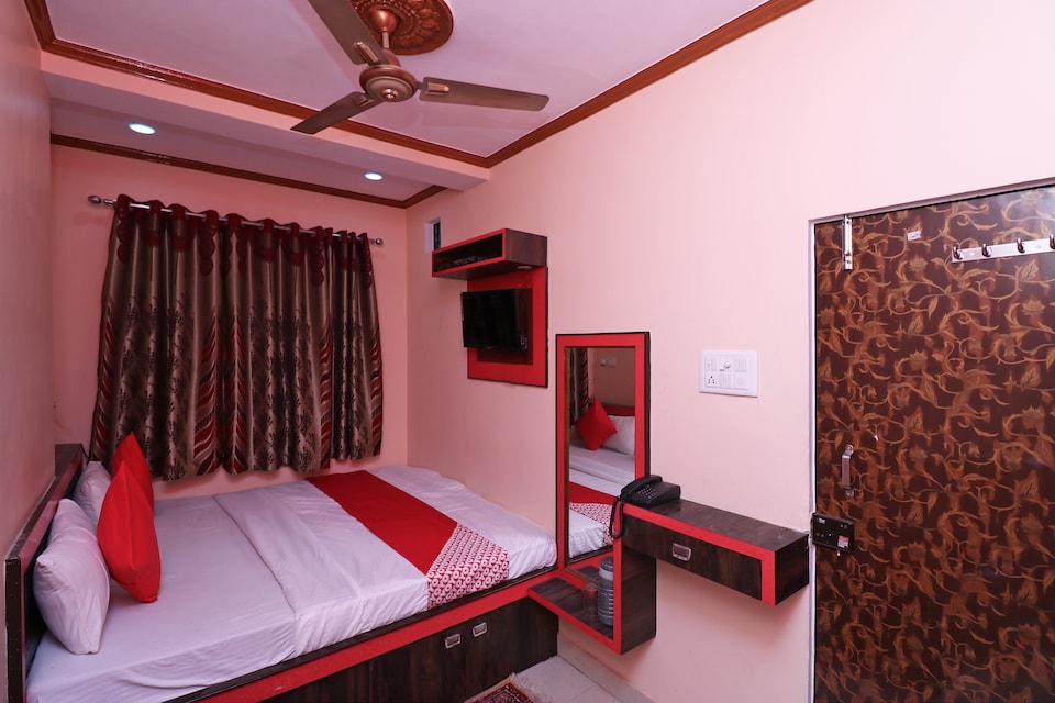 OYO 36914 Hotel Aditya, Godowlia, Varanasi