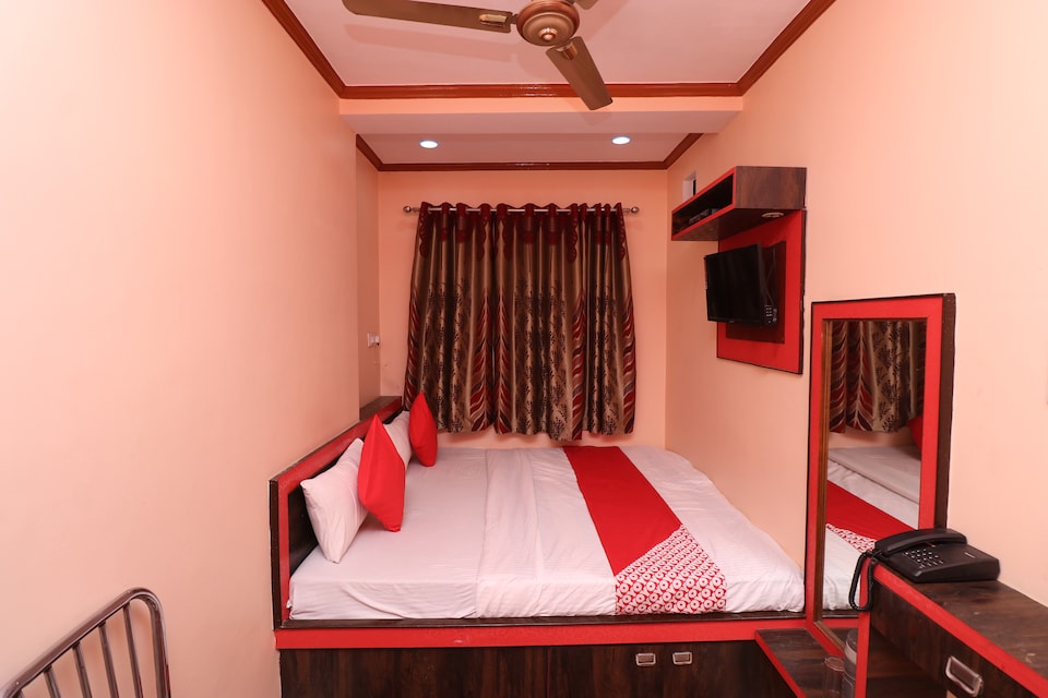 OYO 36914 Hotel Aditya, Godowlia, Varanasi
