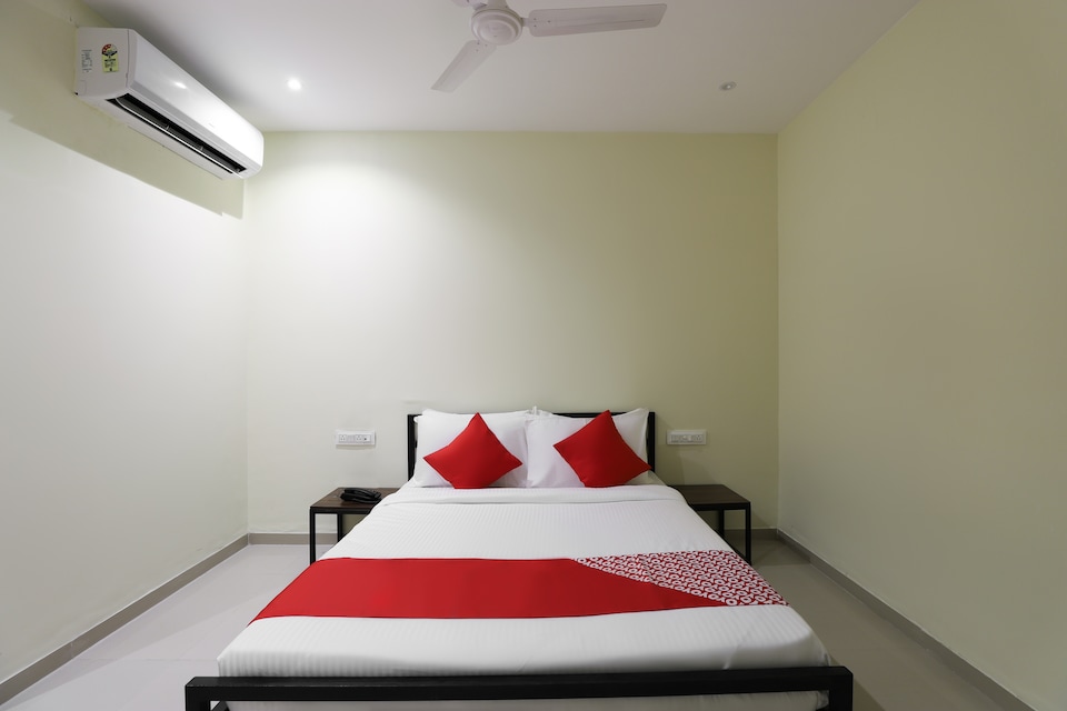 OYO Flagship 36956 Aagam Square, Airport Surat, Surat