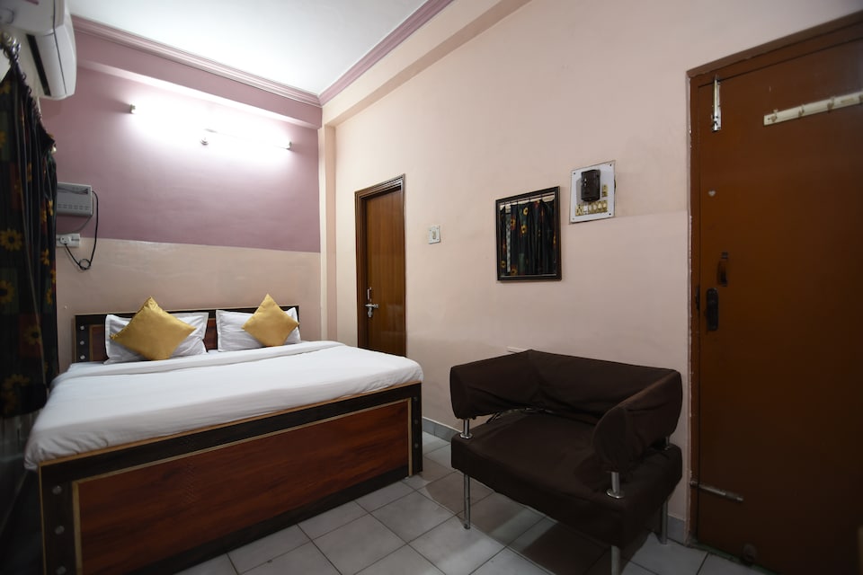 SPOT ON 36965 Hotel Star, Charbagh Lucknow, Lucknow