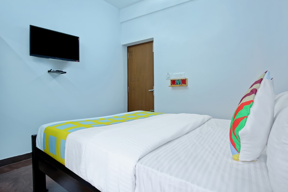 OYO Home 36971 Elegant Studios Ooty, Charing Cross Ooty, Ooty