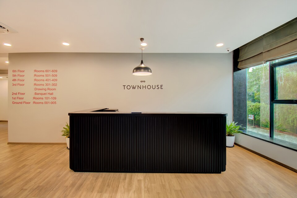 OYO Townhouse 145 Chaitanya Vatika, Airport Surat, Surat
