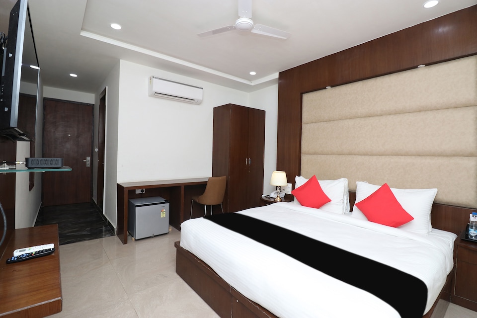 Capital O 37043  Big Daddy-A Boutique Hotel, Corporate Complex, Agra