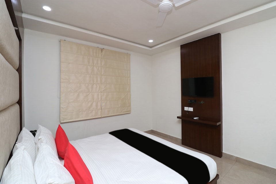 Capital O 37043  Big Daddy-A Boutique Hotel, Corporate Complex, Agra