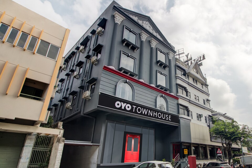 OYO Townhouse 218 Shine Gandhibagh, Dharampeth Nagpur, Nagpur
