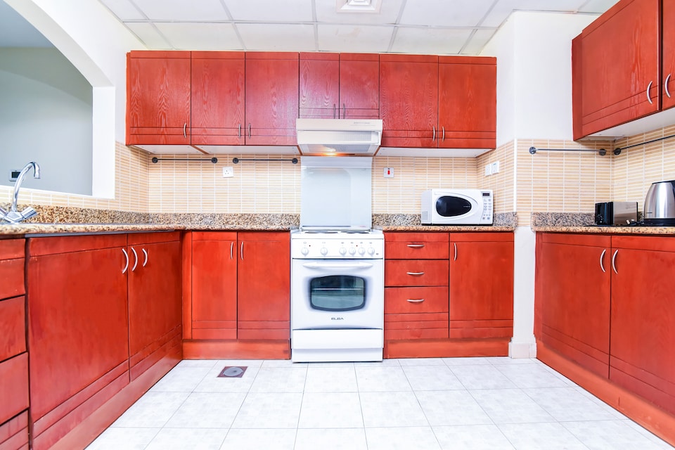 OYO Home 176 1BHK Lake tower JLT, Jumeirah Lake Towers Dubai, Dubai