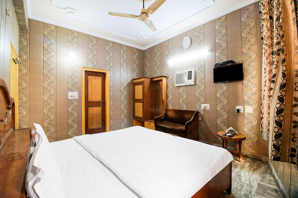 SPOT ON 37066 Hotel Aman Palace, Moradabad, Moradabad