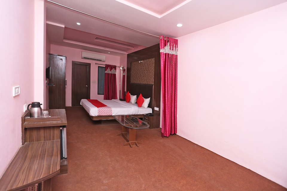 OYO 37071 Manhar Residency, City Centre, Gwalior