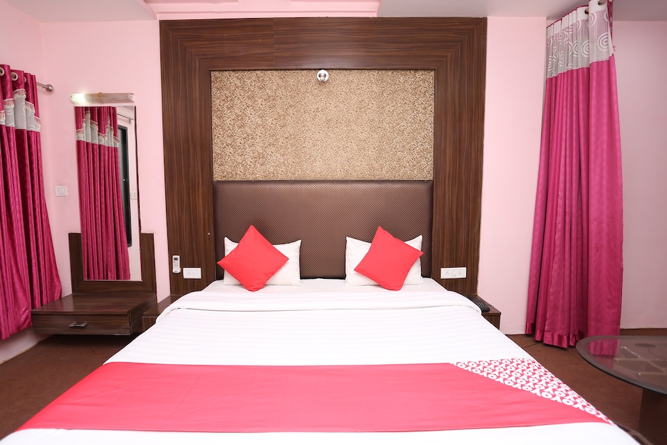 OYO 37071 Manhar Residency, City Centre, Gwalior