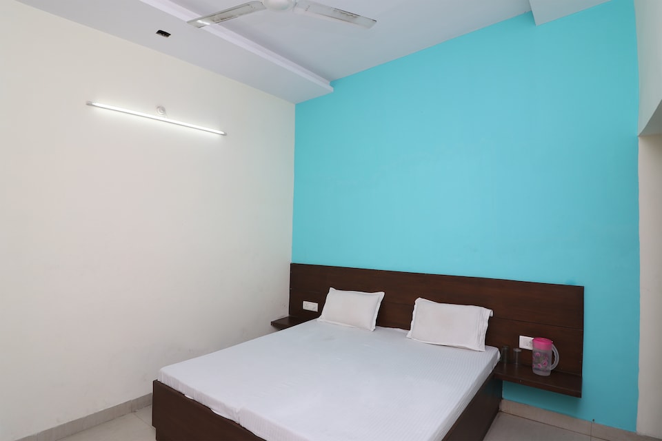 OYO 37080 Jyoti Plaza, NH2 Highway Mathura, Mathura