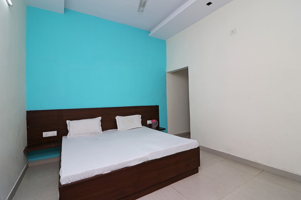 OYO 37080 Jyoti Plaza, NH2 Highway Mathura, Mathura