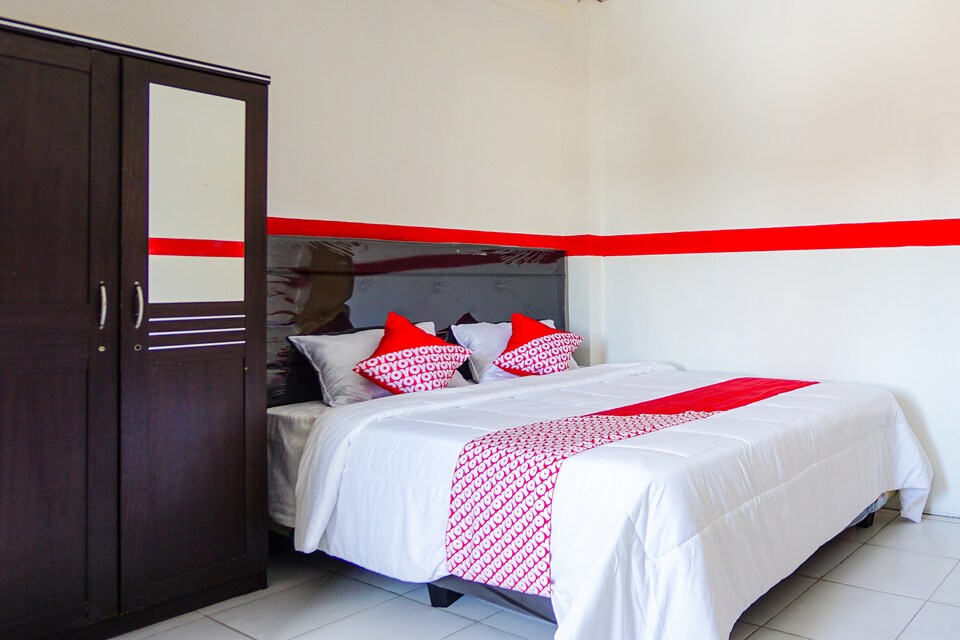 OYO 776 Bless House, Teling, Manado