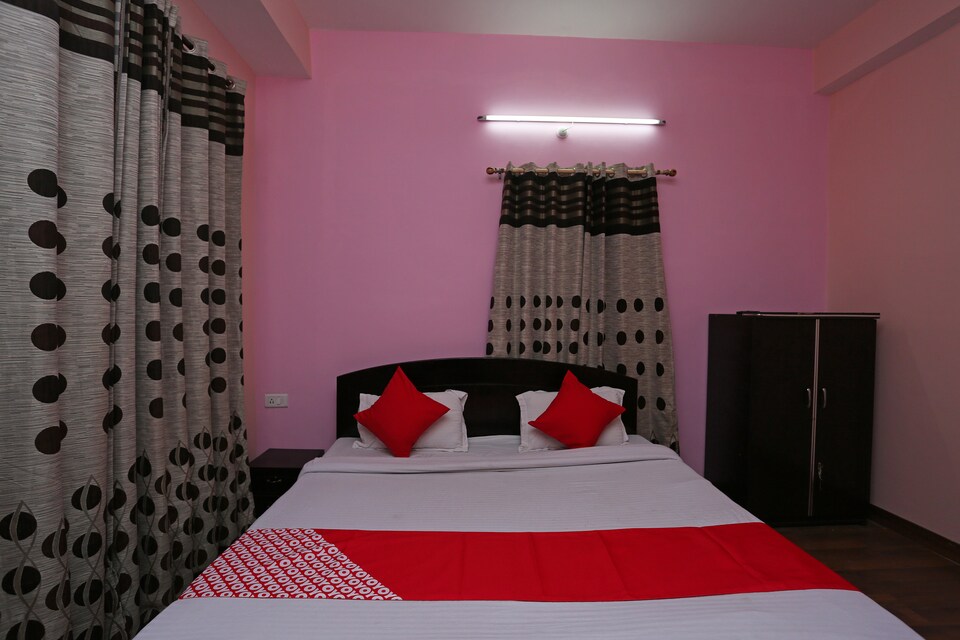 OYO 37089 Hills N Meadows Homestay, Banikhet, Dalhousie