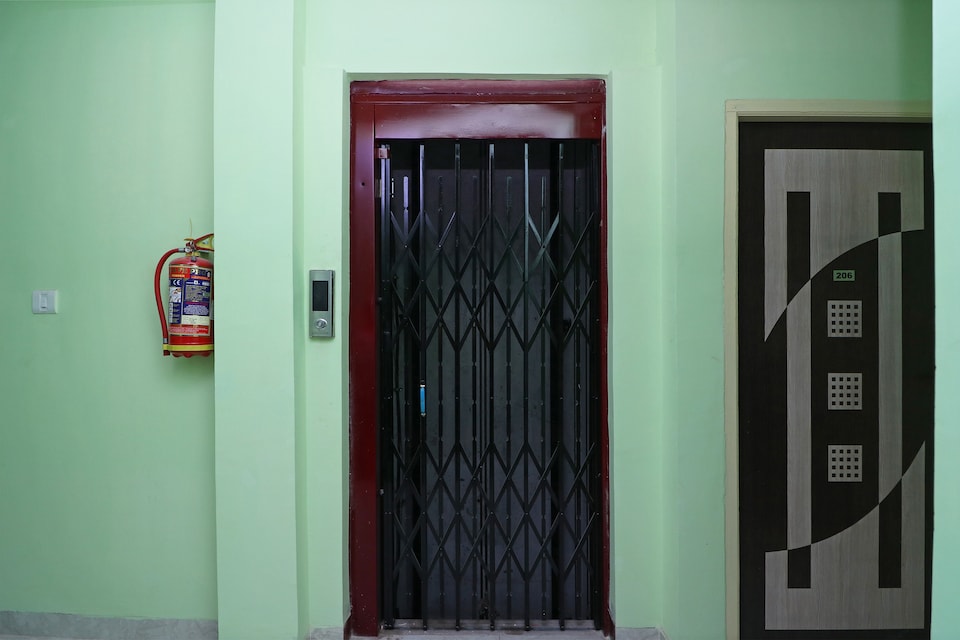 Super Hotel O Apan Guest House Near Acropolis Mall, Ruby Hospital Kolkata, Kolkata