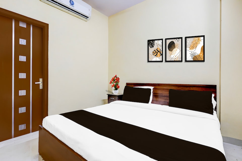 Hotel O Rohini Sector 18 Metro Station Formerly Mohit Plaza, Pitampura - Rohini Delhi, Delhi