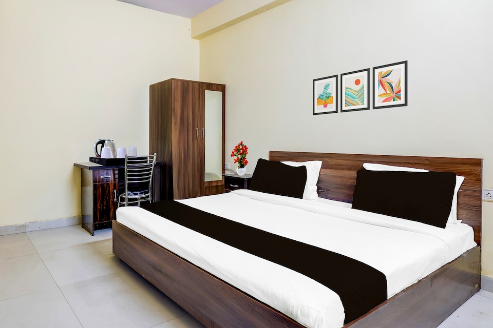 Hotel O Rohini Sector 18 Metro Station Formerly Mohit Plaza, Pitampura - Rohini Delhi, Delhi
