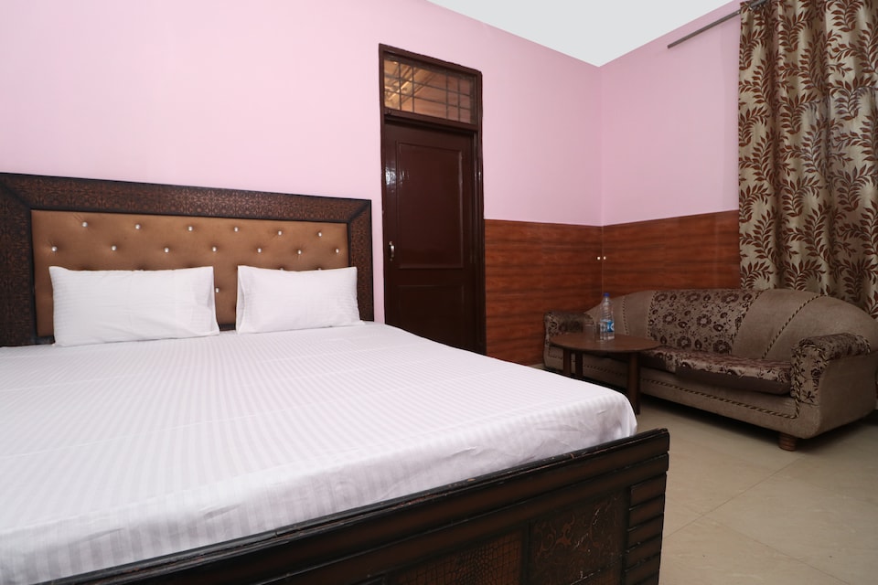 SPOT ON 37136 Hotel Arya, Nayagaon Chandigarh, Chandigarh