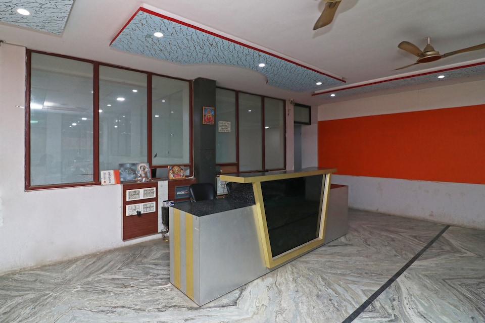 SPOT ON 37156 Shri KS Hotel, Corporate Complex, Agra