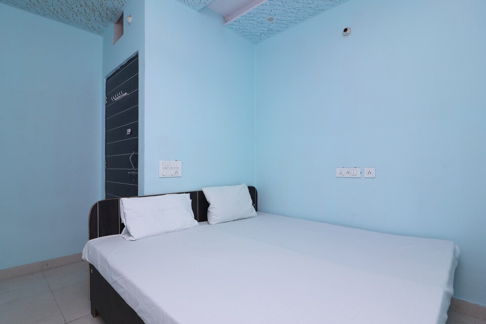 SPOT ON 37156 Shri KS Hotel, Corporate Complex, Agra