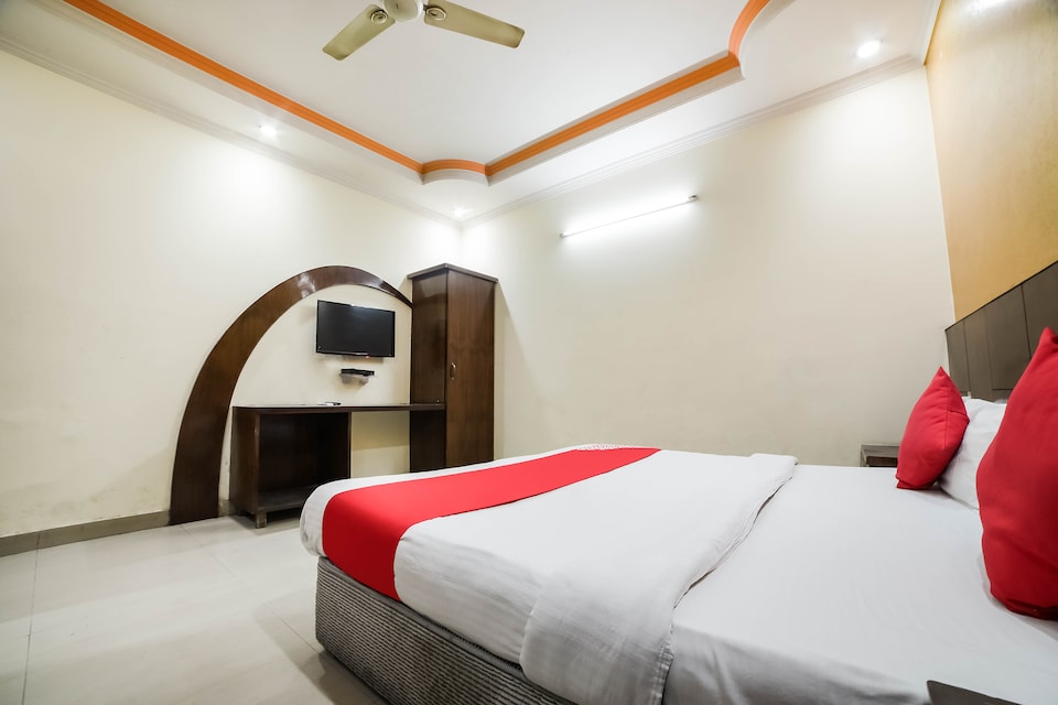 OYO 37157 Hotel Viraat, Paharganj Delhi, Delhi