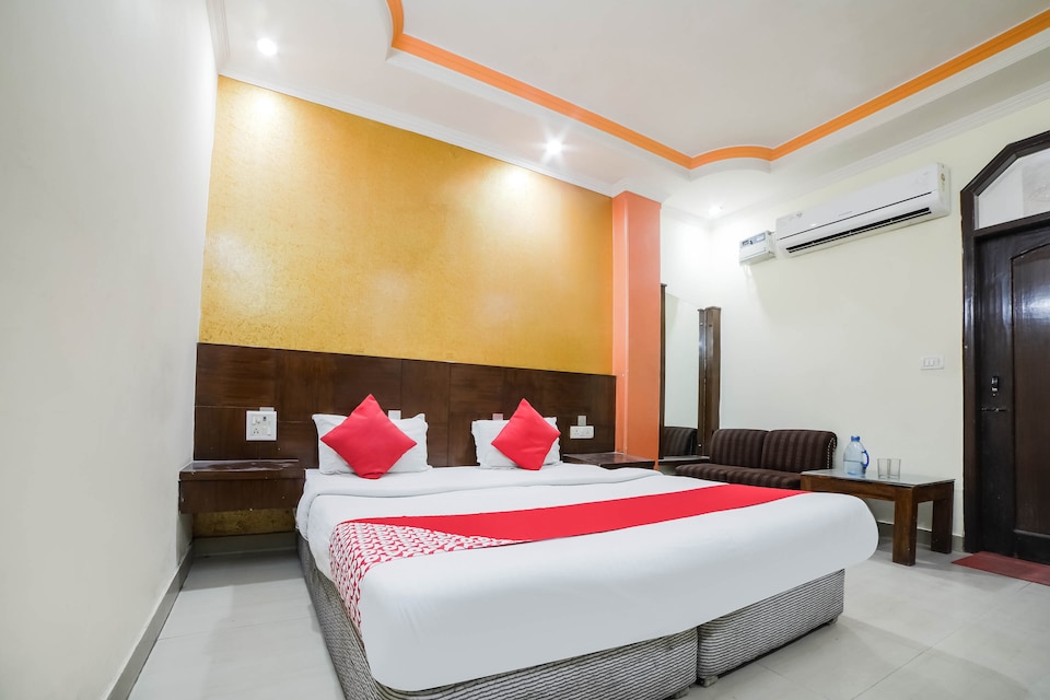 OYO 37157 Hotel Viraat, Paharganj Delhi, Delhi