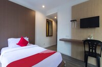 OYO 1045 Azimuth Hotel